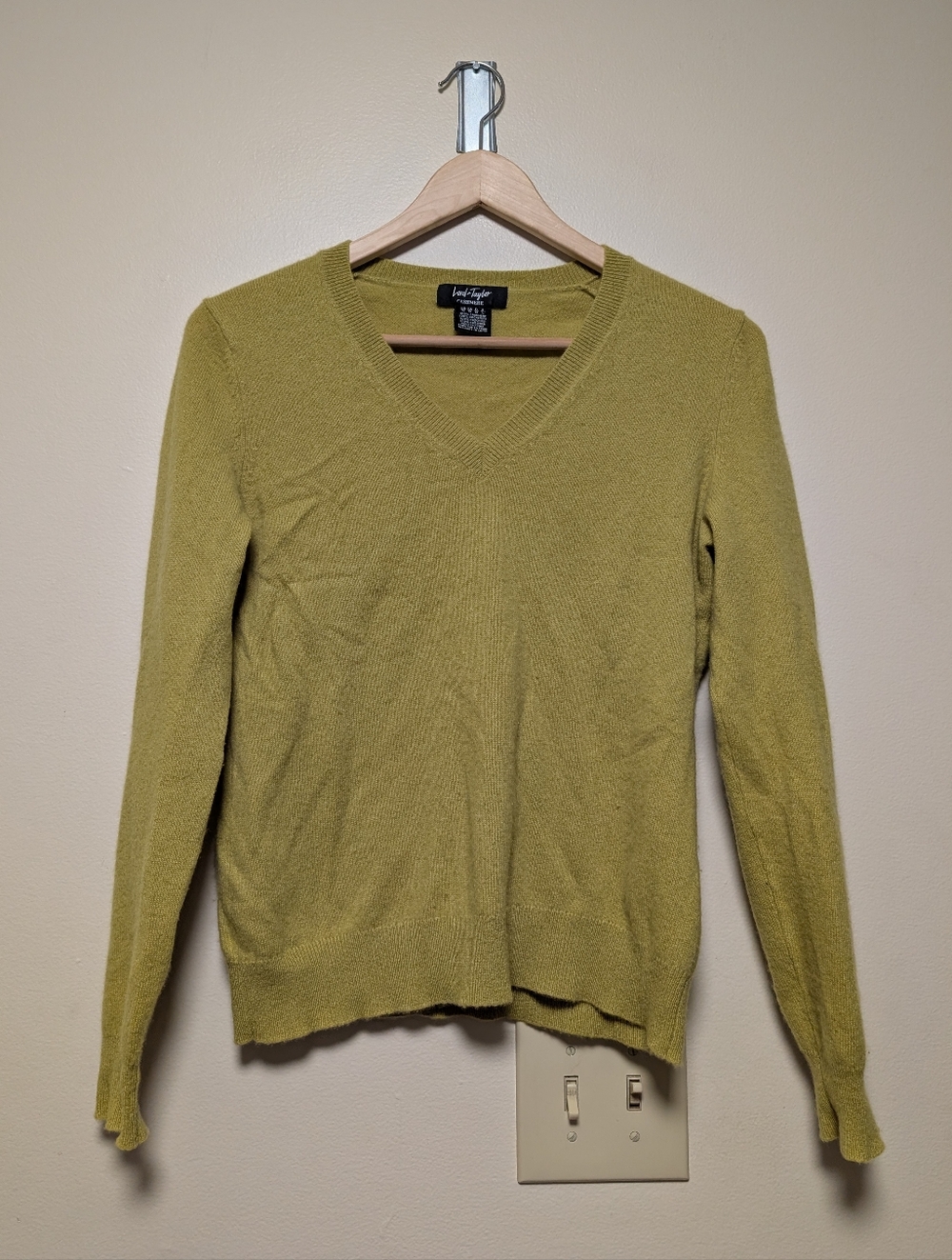 Lord & Taylor Cashmere Sweater V-Neck Green Small Soft Knit